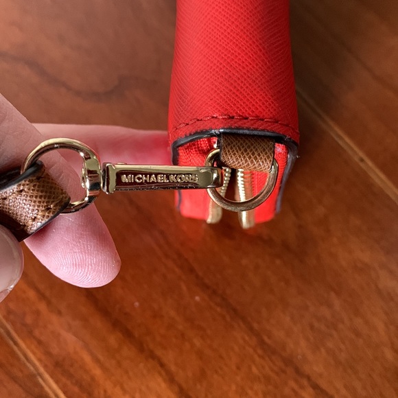 Michael Kors Wristlet Orange and Ivory - Picture 6 of 8